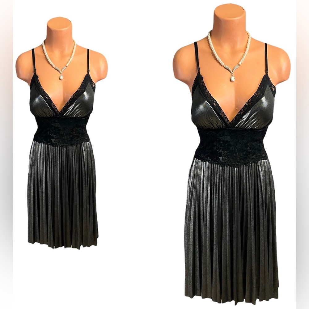 Vintage 90s Silver Metallic Black Lace Sleeveless Accordion Pleated Party Dress